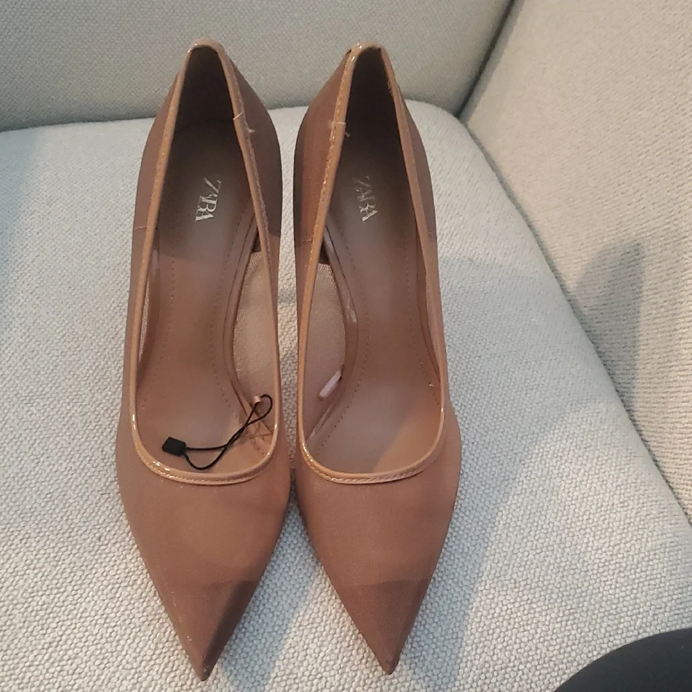 Zara Women's Tan Heels - Picture 1 of 8